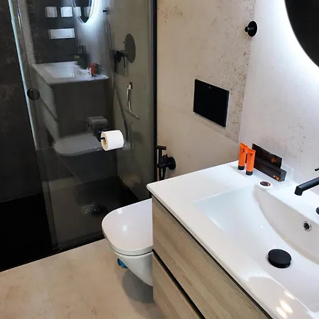 Penthouse Deluxe Zenia Star